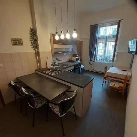 Apartma *